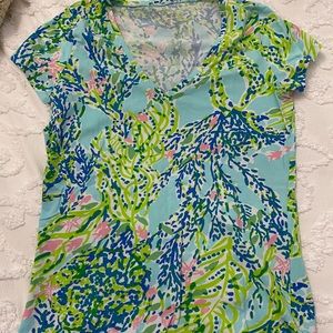 Lilly Pulitzer v neck t shirt